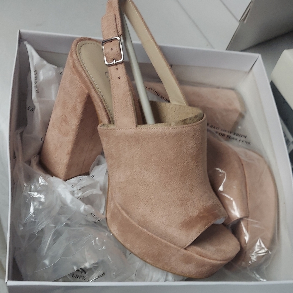Guess lt pink suede solid platform grip bottoms